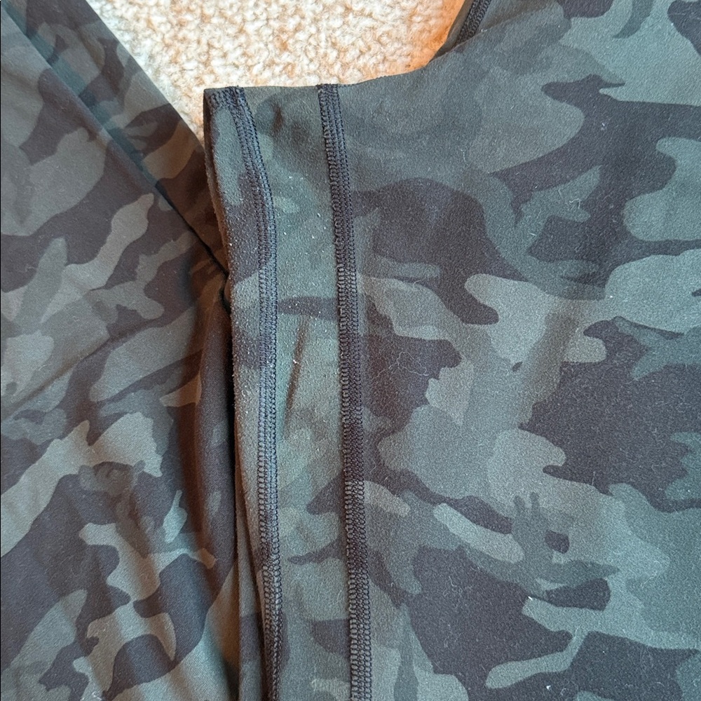 Lululemon camouflage camo green black leggings pants stretchy pull on size 10 - Picture 3 of 5